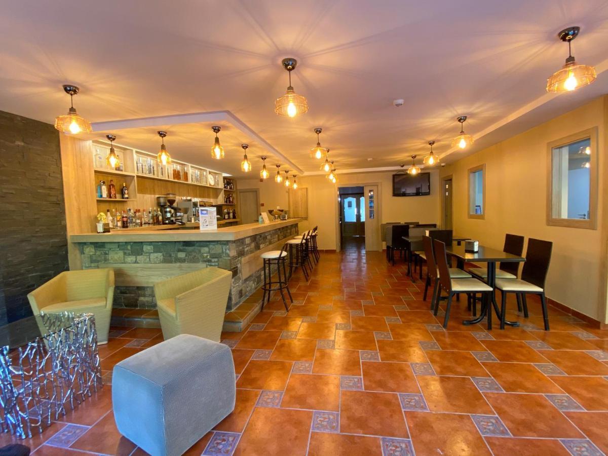 Somriu Hotel Vall Ski อินเกลส ภายนอก รูปภาพ