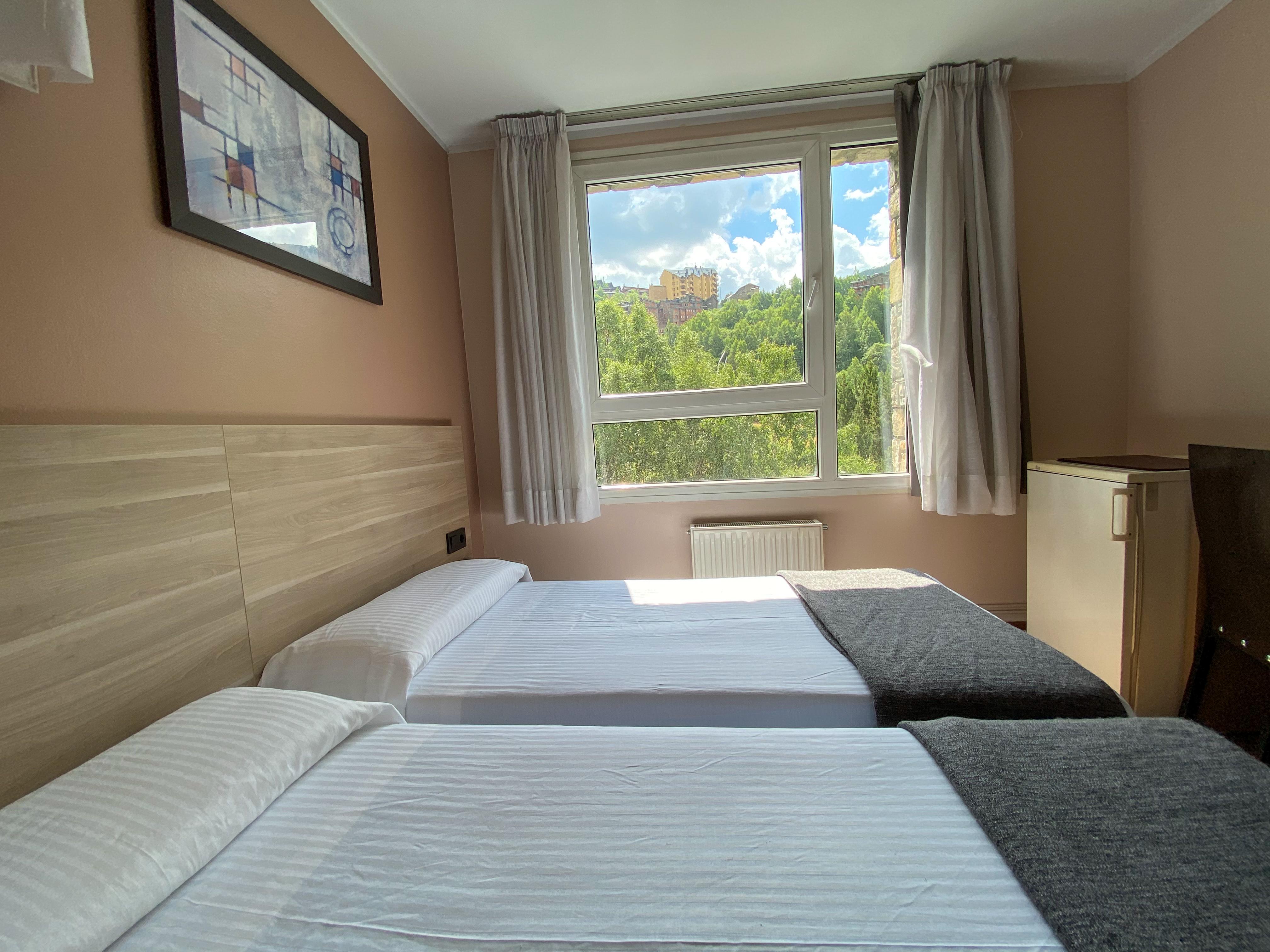 Somriu Hotel Vall Ski อินเกลส ภายนอก รูปภาพ