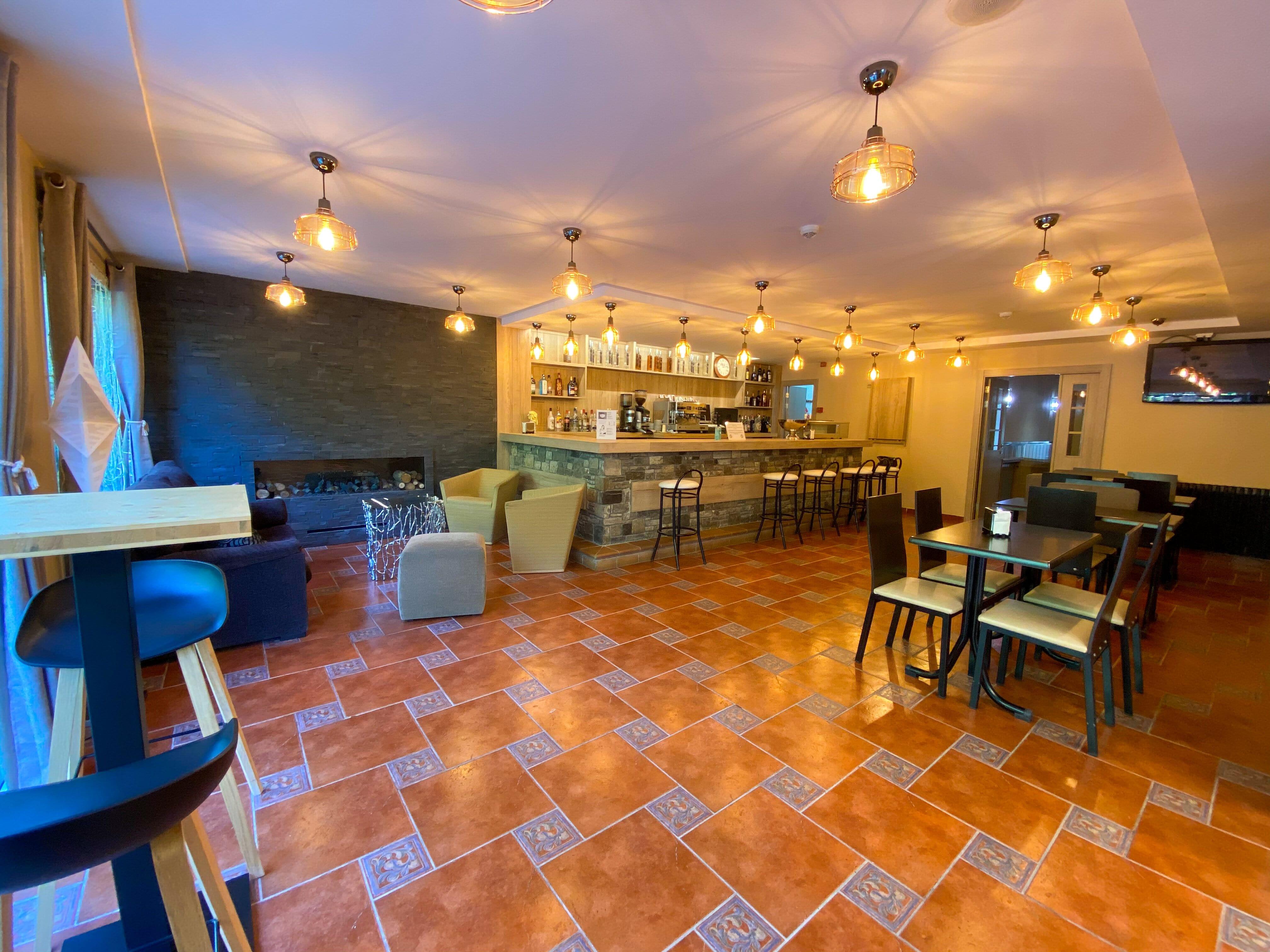 Somriu Hotel Vall Ski อินเกลส ภายนอก รูปภาพ